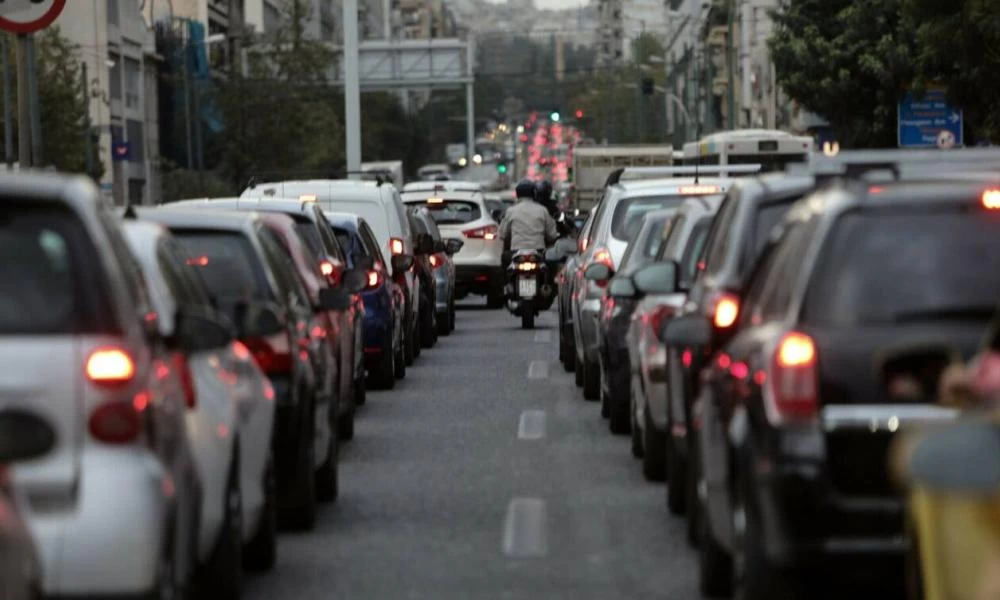 Θεσσαλονίκη: Καραμπόλα οχημάτων στον περιφερειακό προκάλεσε "ουρά" χιλιομέτρων